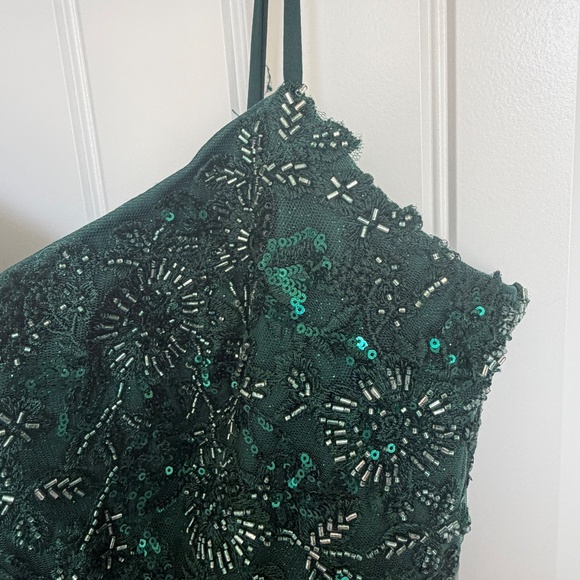 David's Bridal Jules & Cleo Emerald Green Beaded Floral Glitter Tulle Gown - Picture 6 of 7